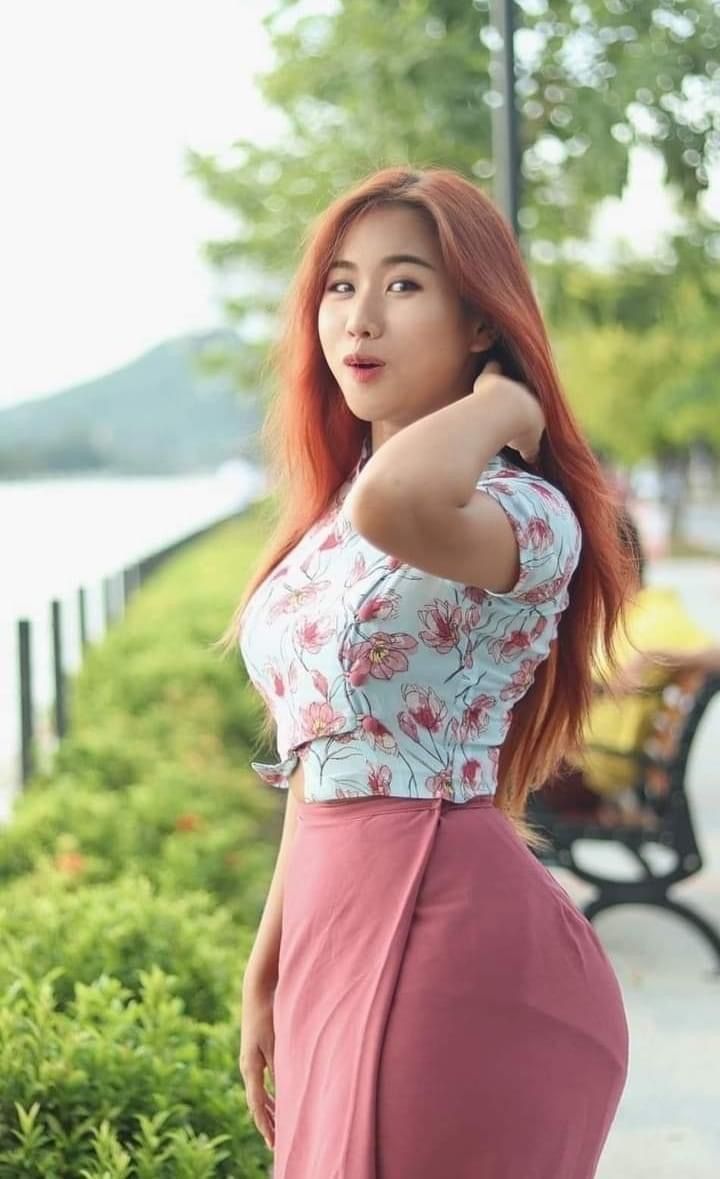 ကိုယ်ဟန်ပြကျောင်းသူ